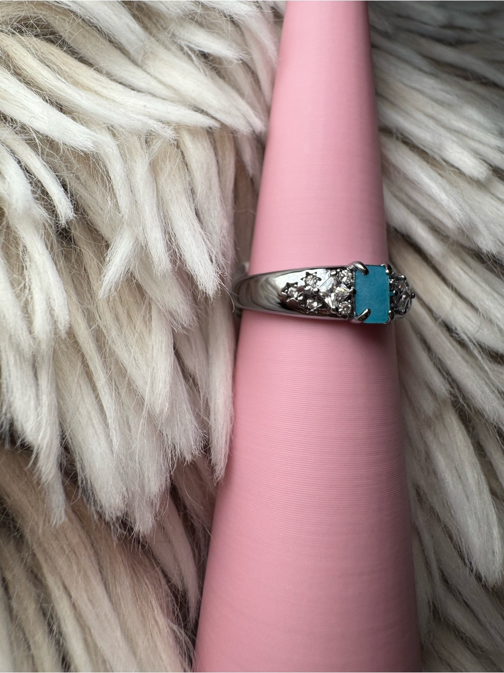 Stunning ring - Picture 2 of 5